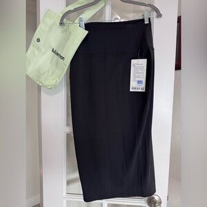 NWT lululemon athletica Nulu Slim Fit HR  Black Skirt Size 8